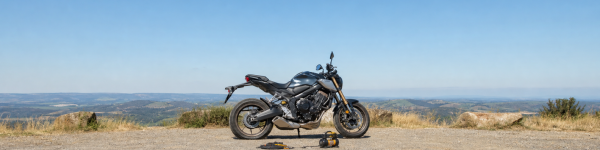 Crevaison à moto : comment réagir sans aggraver la situation ?