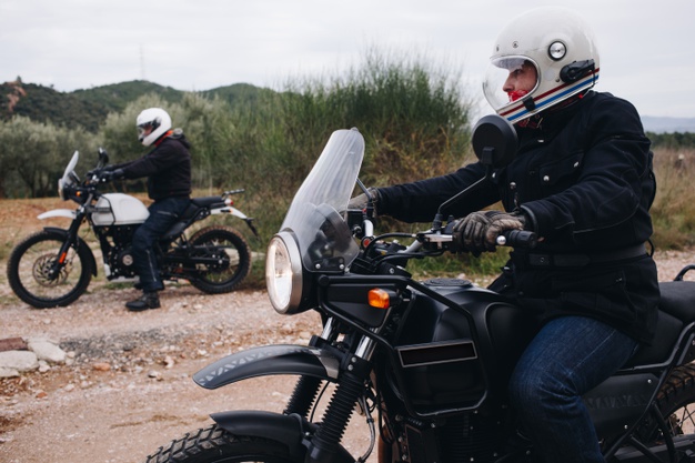 Intercom moto, accessoire essentiel du motard. Comment bien le choisir ?