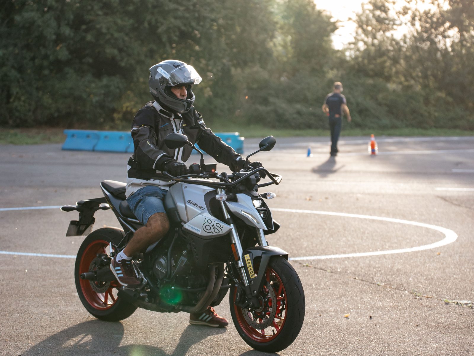 Moto Suzuki sur le plateau de formation EasyMonneret au Circuit de Deauville