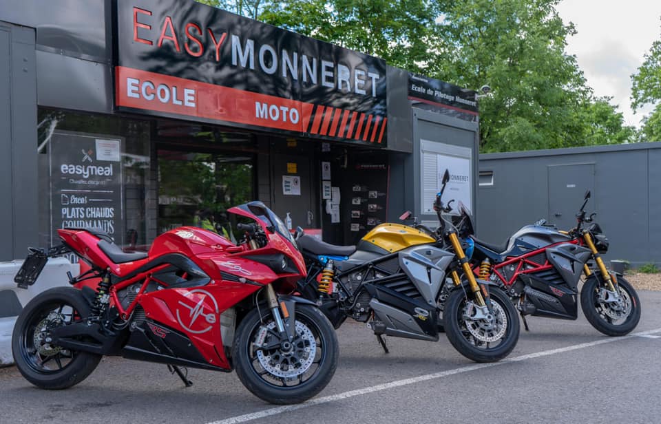 La moto-école EasyMonneret est prête à accueillir les apprenants désireux d'utiliser leur compte CPF pour passer le permis moto