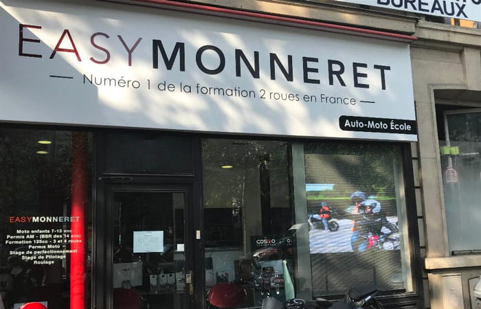 Notre moto école Easymonneret avenue de la Grande Armée à Paris