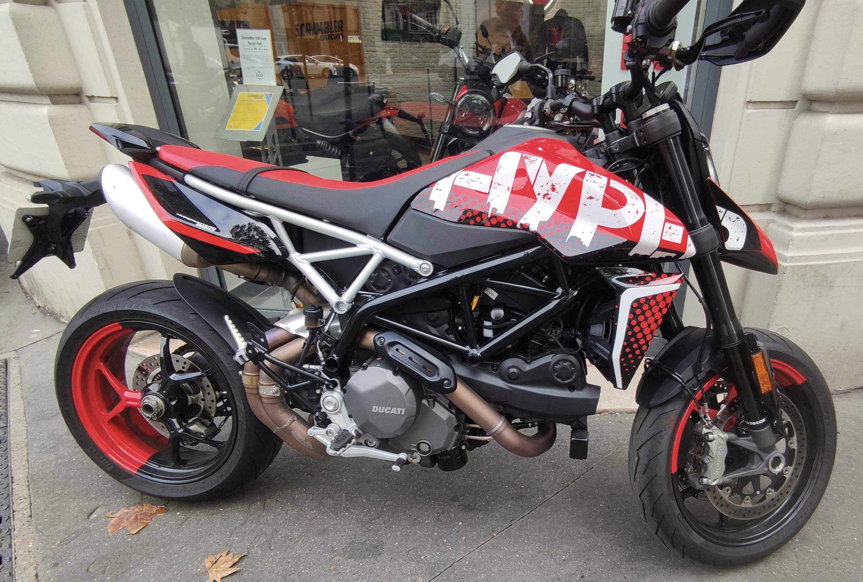 Photo d'une Ducati Hypermotard 950 RVE Photo d'une Ducati Hypermotard 950 RVE